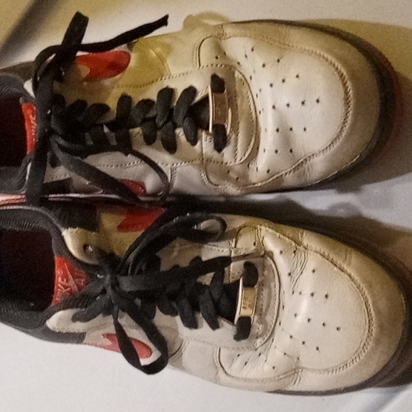 Retro Nike Air Force One shoes - Picture 2 of 3